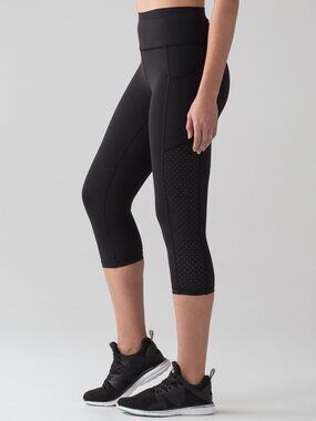 LIKE NEW Lululemon Mind Over Miles Crop (17" ) Black SIZE 6